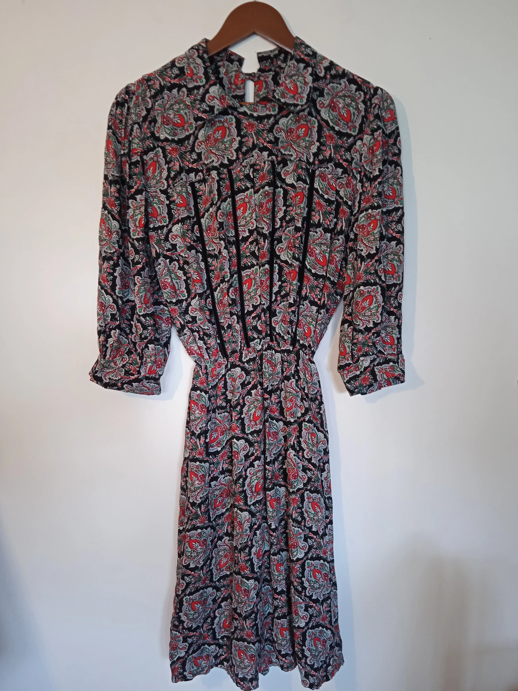 Robe d'été midi, mi mollet, noir a motifs taille 36/38